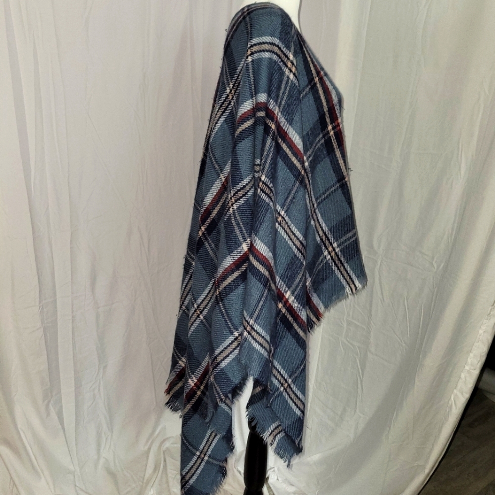 Modena Poncho - Picture 7 of 8